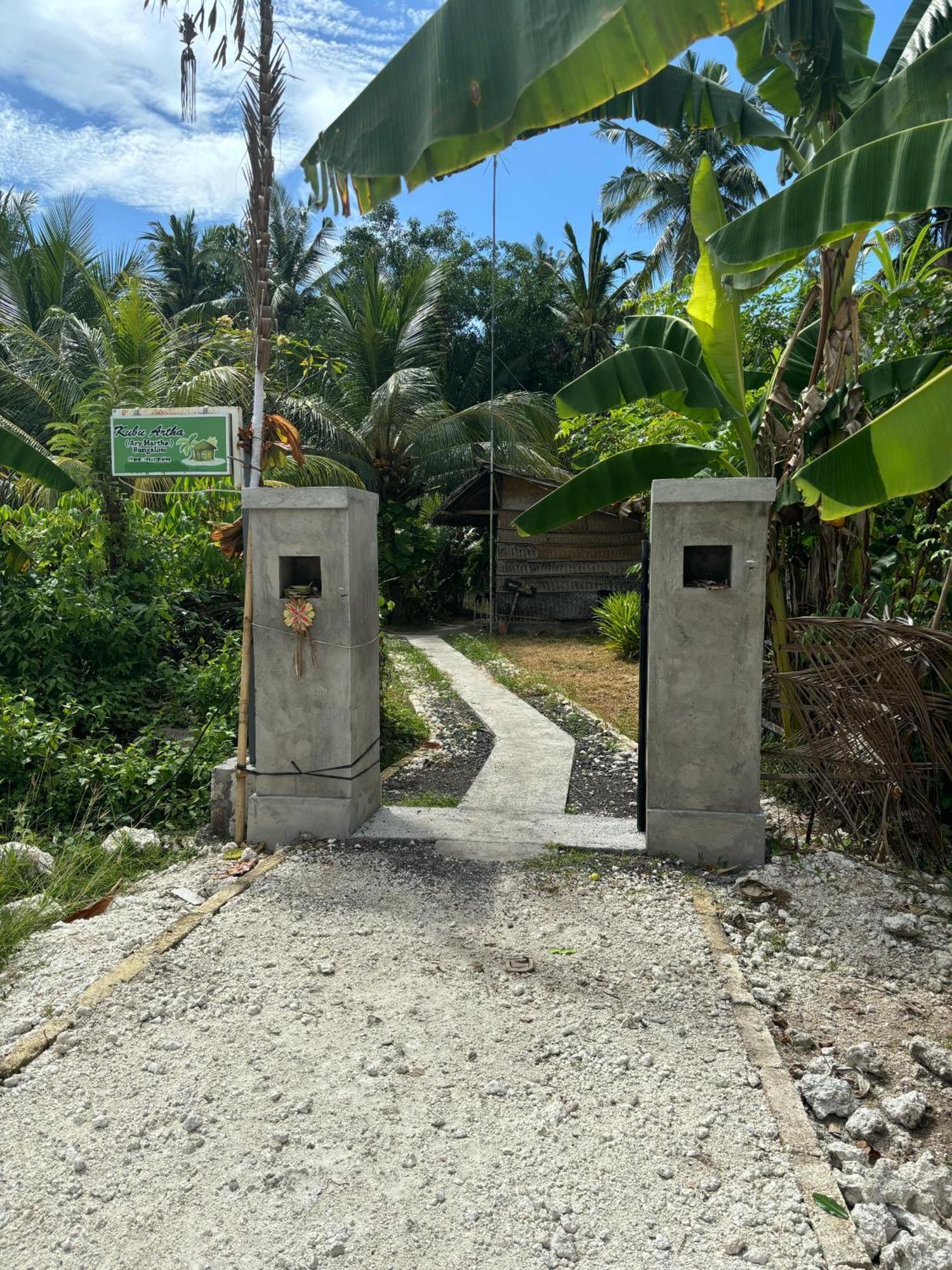 Kubu Artha Bungalow Nusa Penida Ped Екстериор снимка